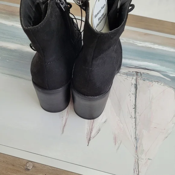 Spring boots - Picture 3 of 3